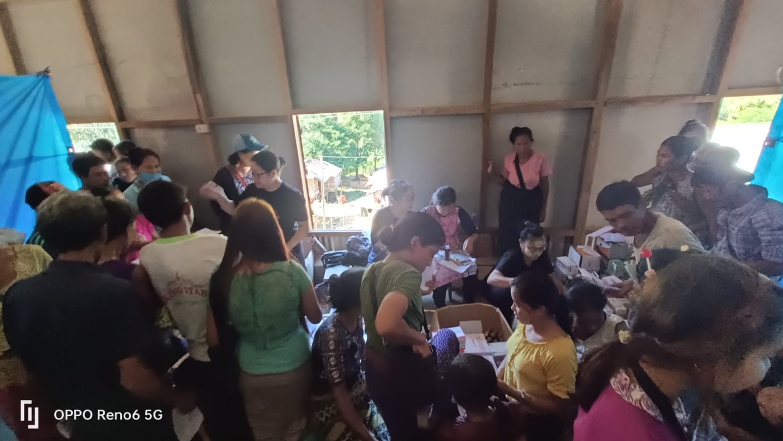 Serkawn Kohhran in Zochachhuah, Hruitezawl leh Ngengpuitlang te tlawhin, Medical Clinic an nei.
