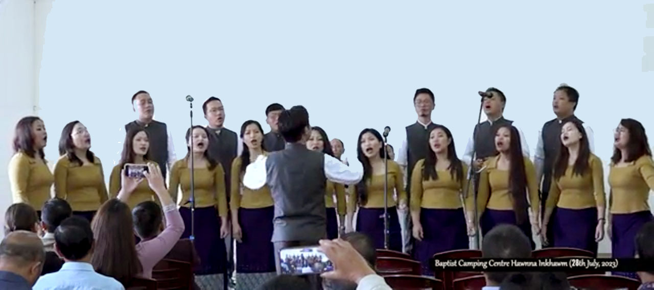 BCM Choir-in Kohhran hrang hrang tlawhin rawngbawlna an nei mek.